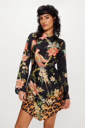 Šaty Nasty Gal Floral Placement Printed Mini Černé | CZ 9142-ZGCAD