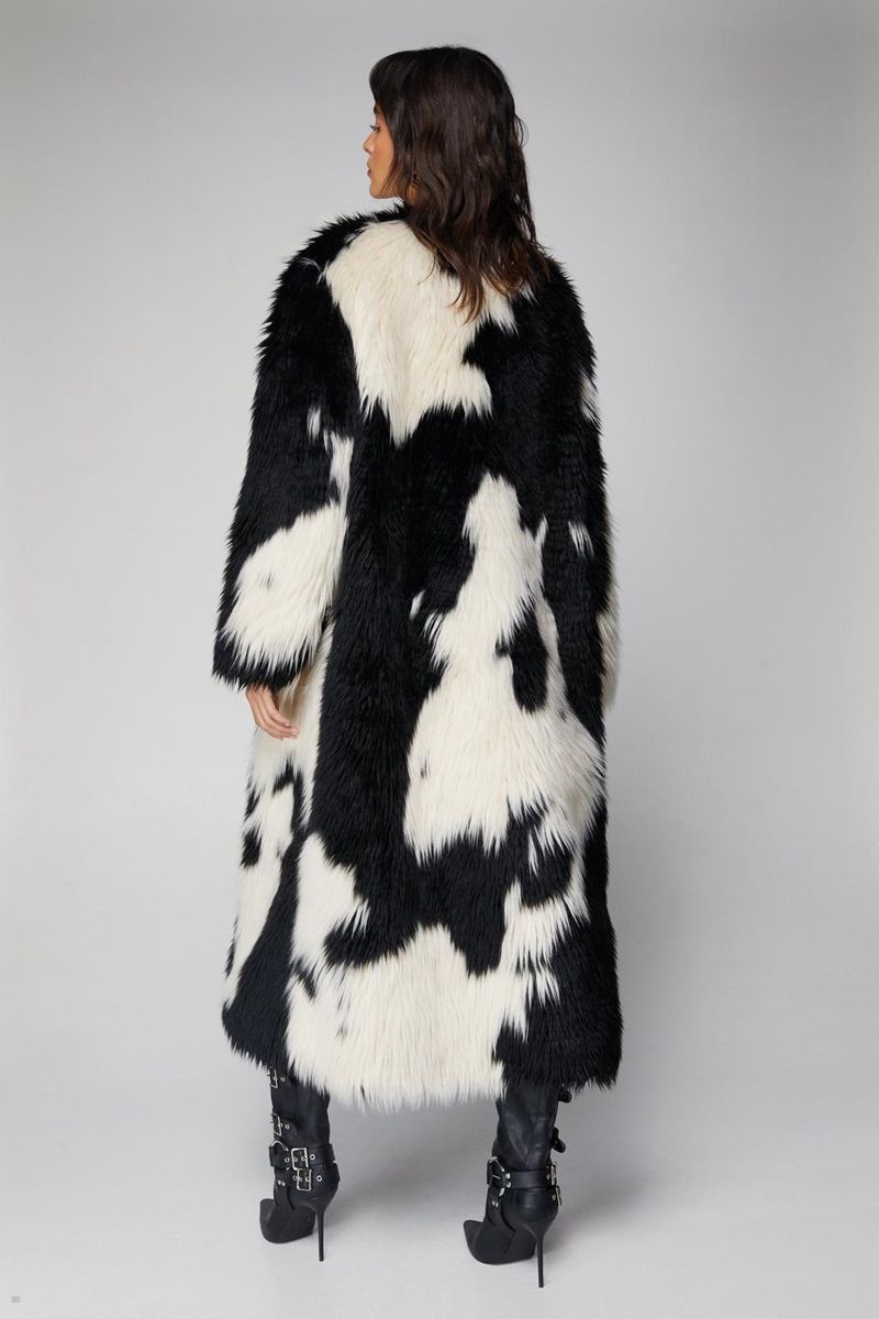 Kabáty Nasty Gal Premium Monochrome Patchwork Fur Longline Černé Bílé | CZ 6415-JKDHN