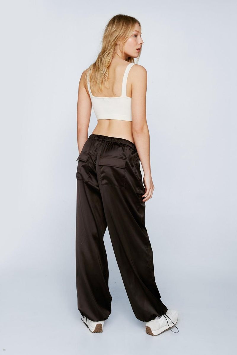 Kalhoty Nasty Gal Satin Pleat Detail Cargo Čokolády | CZ 1207-UGIRV