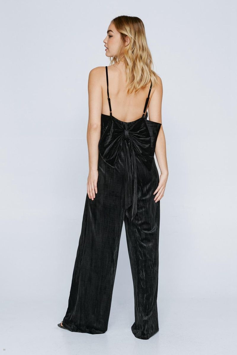 Kombinéza Nasty Gal Páskové Velvet Bow Back Černé | CZ 0897-DPTYL