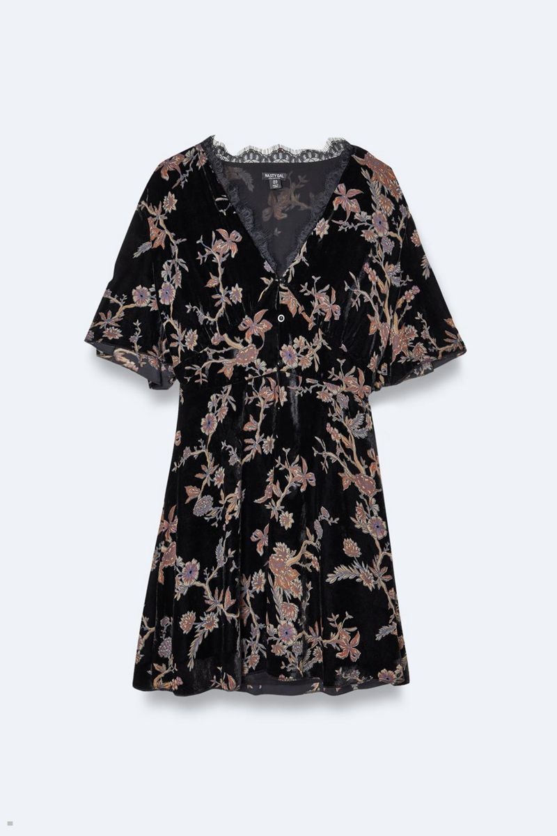 Šaty Nasty Gal Plus Velikost Ditsy Floral Devore Krajkové Trim Skater Černé | CZ 0483-RCPDA