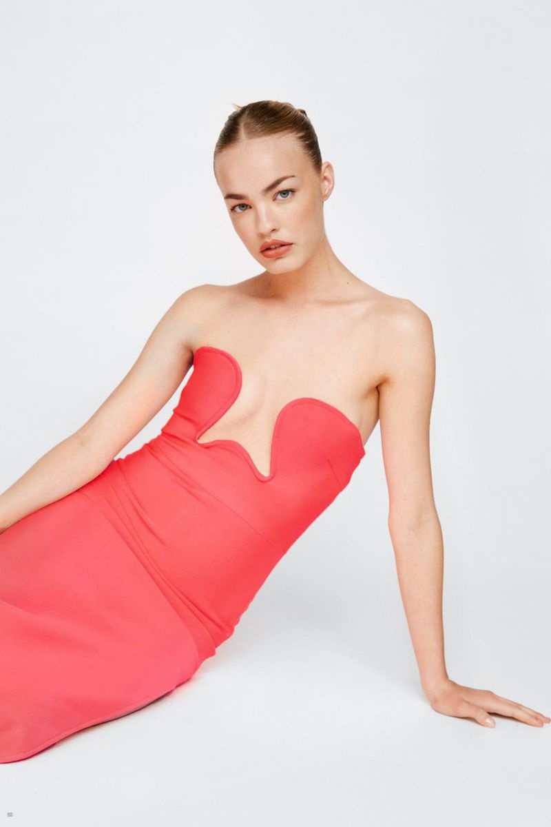 Šaty Nasty Gal Premium Bandage Cut Out Midi Růžové | CZ 0493-OIDJY